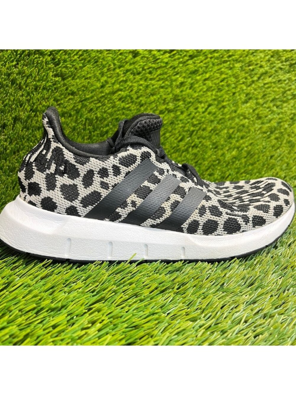 Adidas Swift Run Leopard Womens Size 7 Black Athletic Running Shoes Sneakers